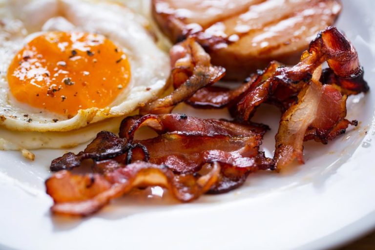 Bacon & eggs on a plate